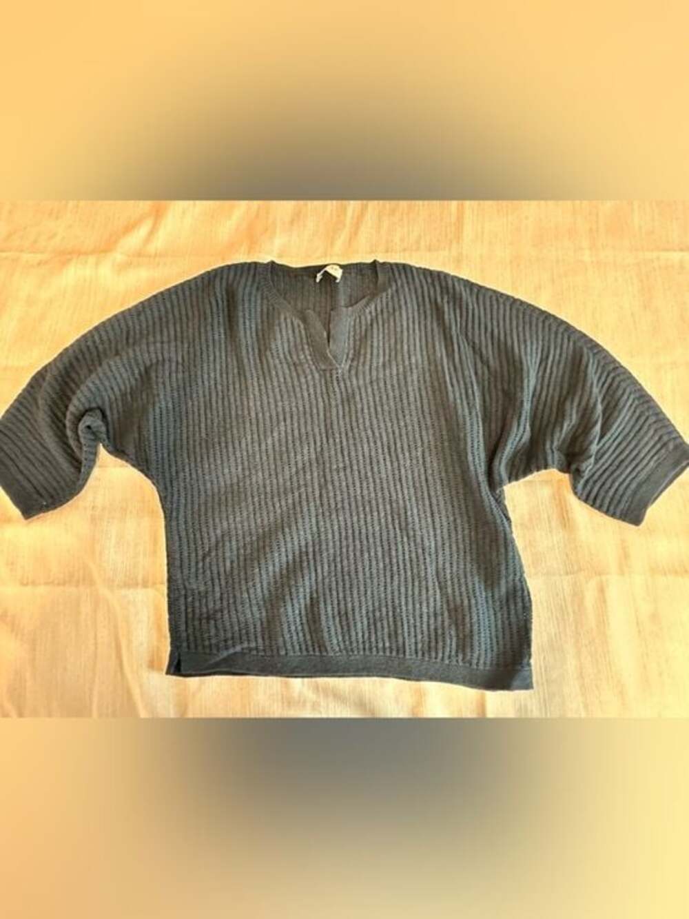 WRAP London Womens Sweater. 
3/4 Dolman type sleeve. 
NAVY in color.
Size 4